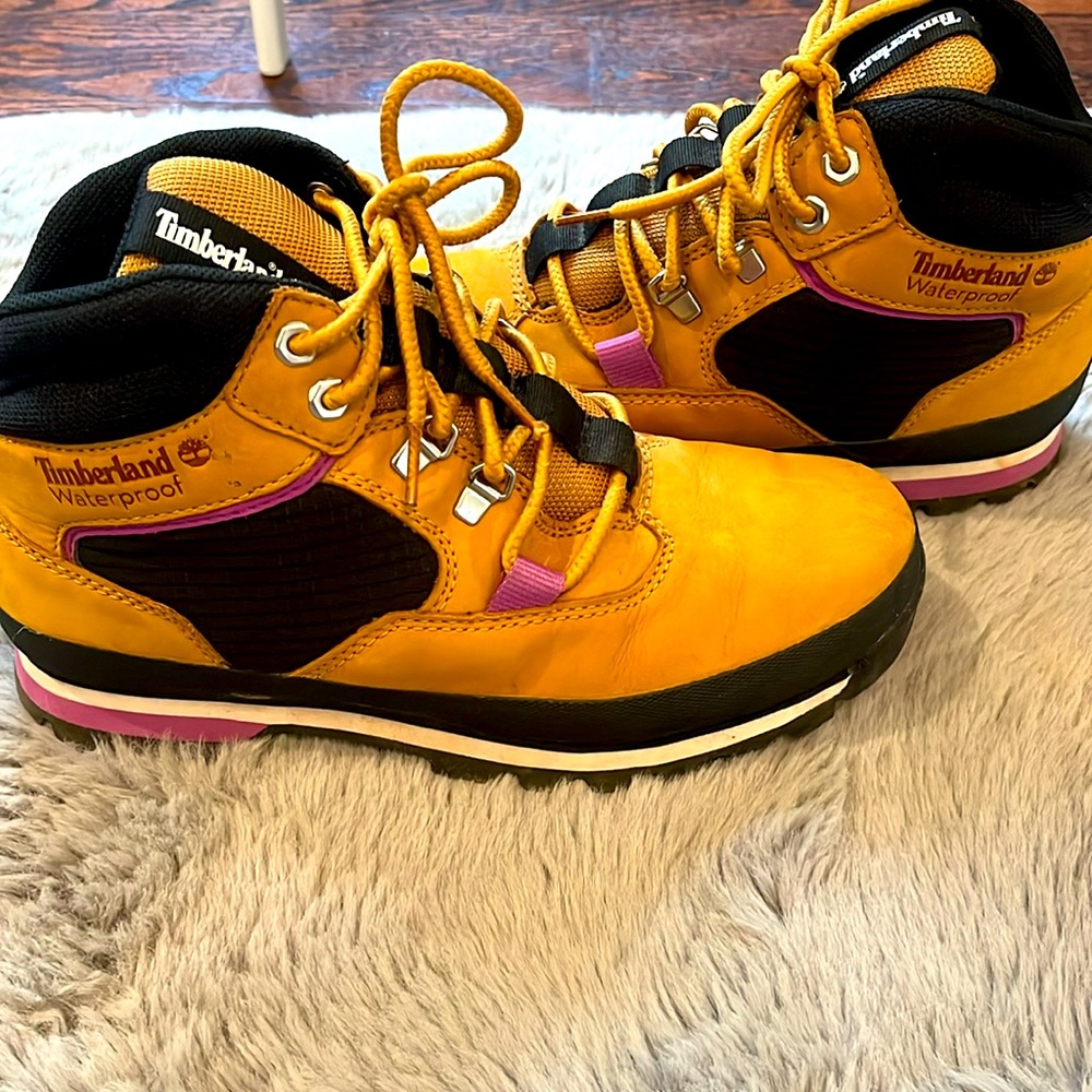TIMBERLANDS - Picture 1 of 5